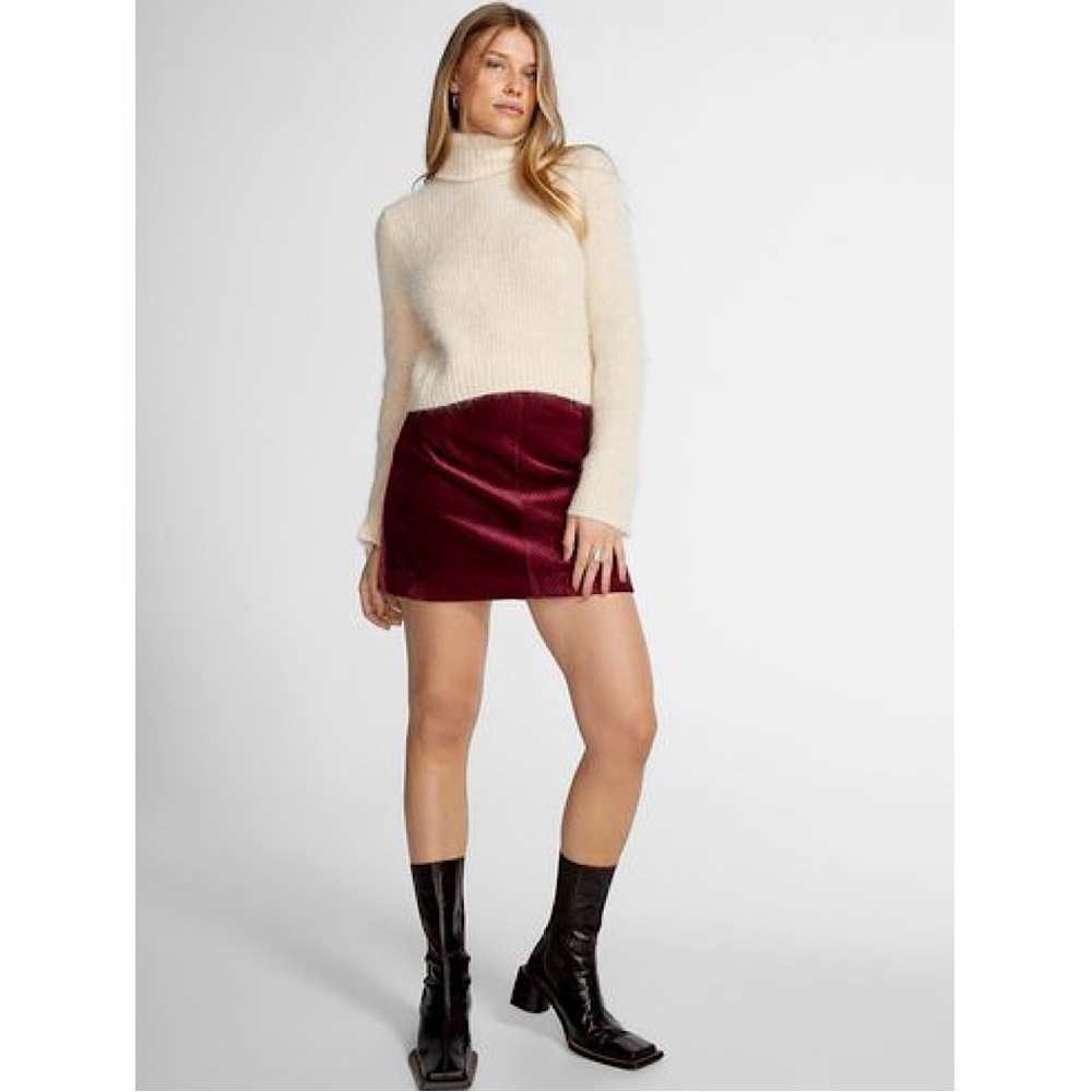 ICÔNE-Velvet Wine Fall/Christmas Mini Skirt (Size:4)